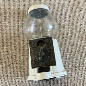 Small candy dispenser